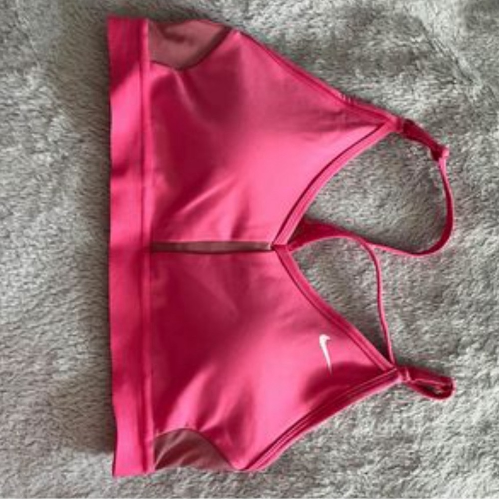 Nike sports bra (never worn)